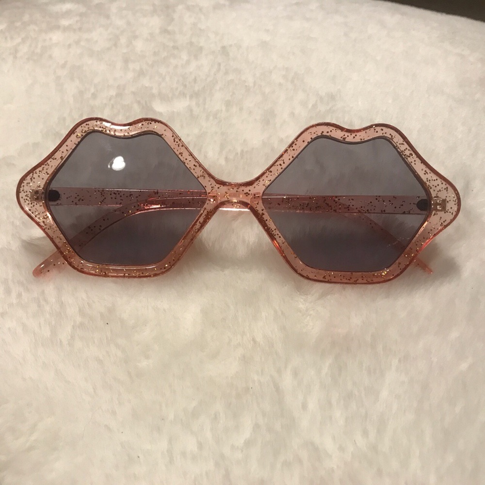 lip shaped sunglasses